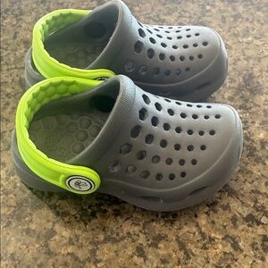 Gray clogs with Neon Green Strap joybee size 4/5 toddler